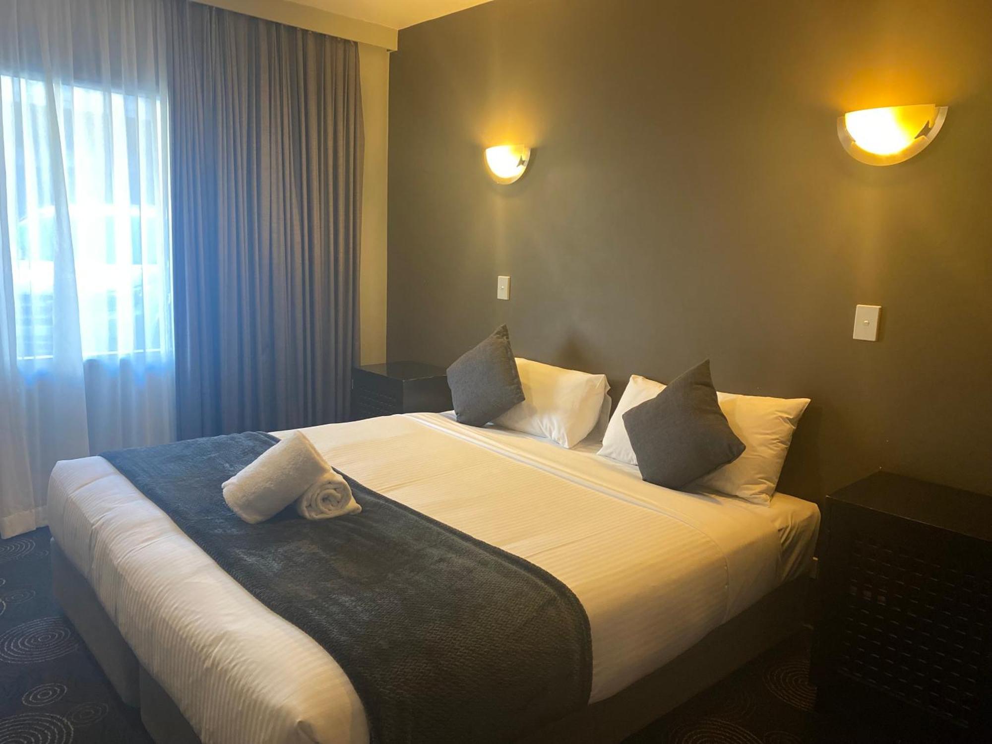 The Astor Hotel Motel Goulburn Rum bild